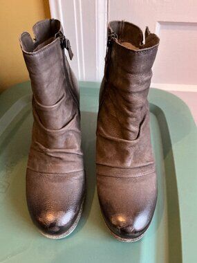 Miz Mooz grey leather wedge zip bootie (39)